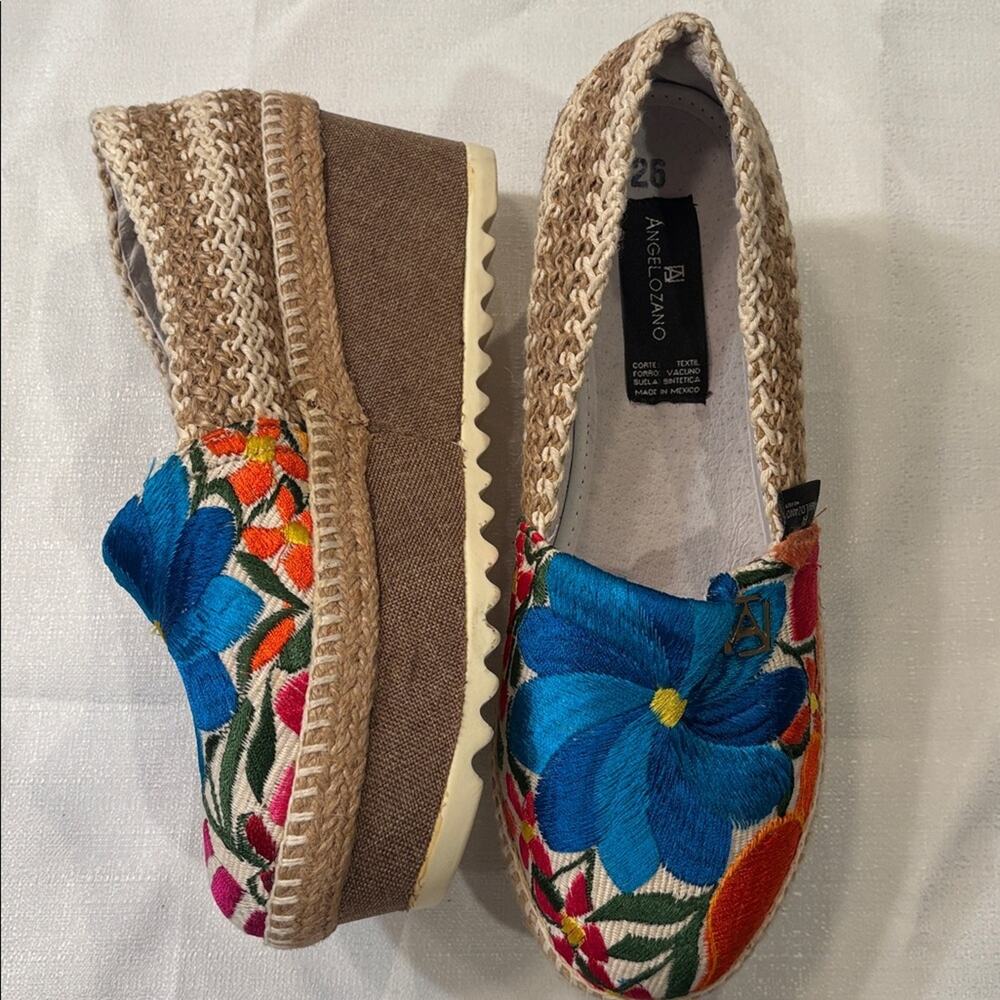 Wedge Espadrilles Hand Embroidered Floral Design Size 26 (9/9.5)